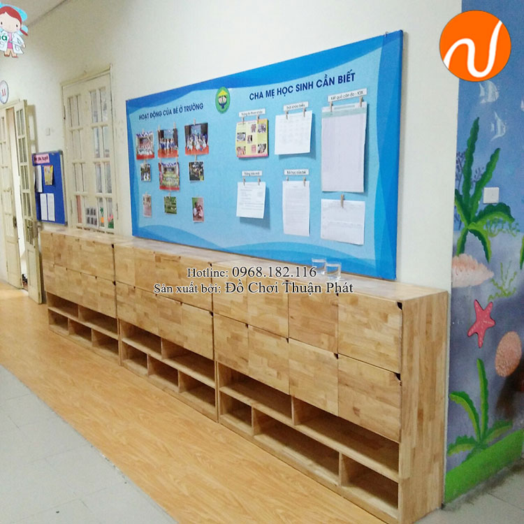 Lắp đặt nhà chòi bằng gỗ, tủ kệ mon cho trường mầm non tại Hà Nội-4