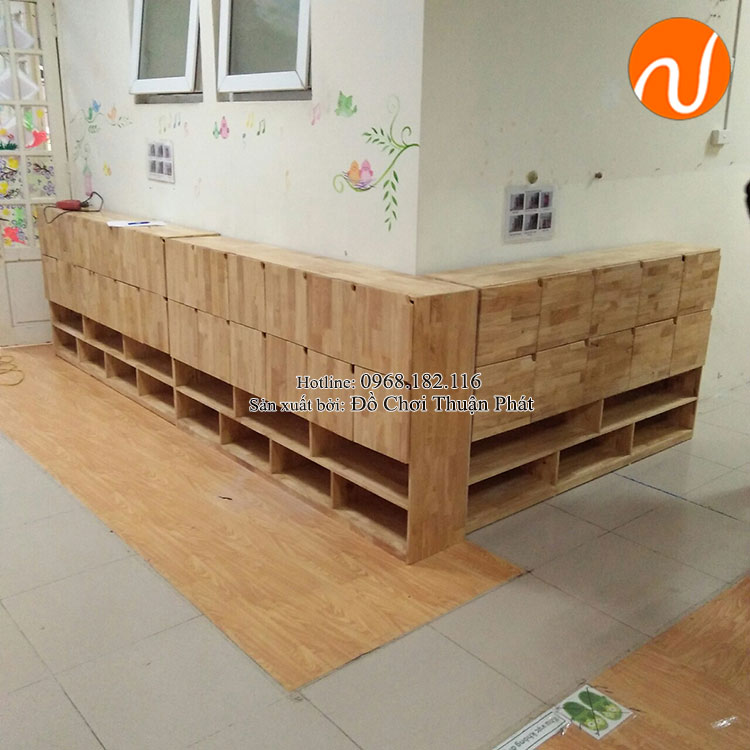 Lắp đặt nhà chòi bằng gỗ, tủ kệ mon cho trường mầm non tại Hà Nội-7