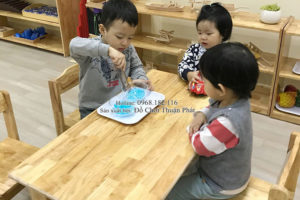 Sản xuất lắp đặt bàn ghế gỗ, tủ kệ mon cho trường mầm non tại Hải Phòng