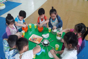 Tiến hành vắt cam với Giáo cụ bài học vắt nước cam GC36-515