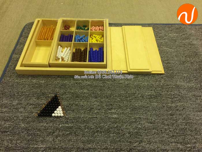 Hướng dẫn sử dụng giáo cụ Montessori khay hạt cườm với trò chơi xếp hình con rắn-1