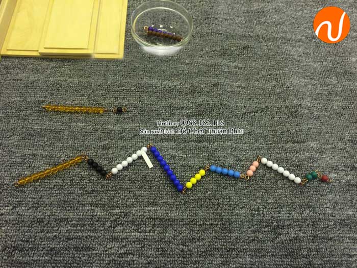Hướng dẫn sử dụng giáo cụ Montessori khay hạt cườm với trò chơi xếp hình con rắn-10