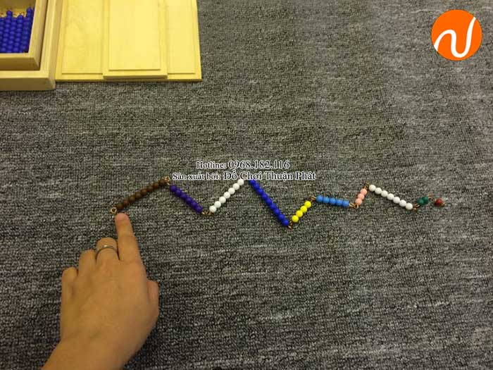 Hướng dẫn sử dụng giáo cụ Montessori khay hạt cườm với trò chơi xếp hình con rắn-2