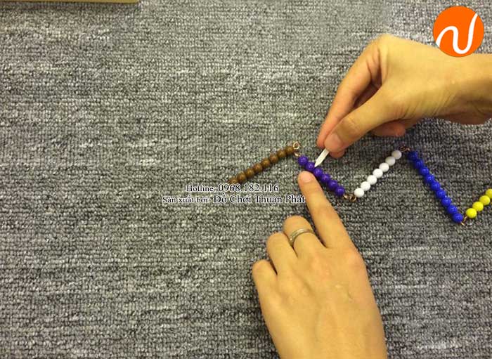 Hướng dẫn sử dụng giáo cụ Montessori khay hạt cườm với trò chơi xếp hình con rắn-3