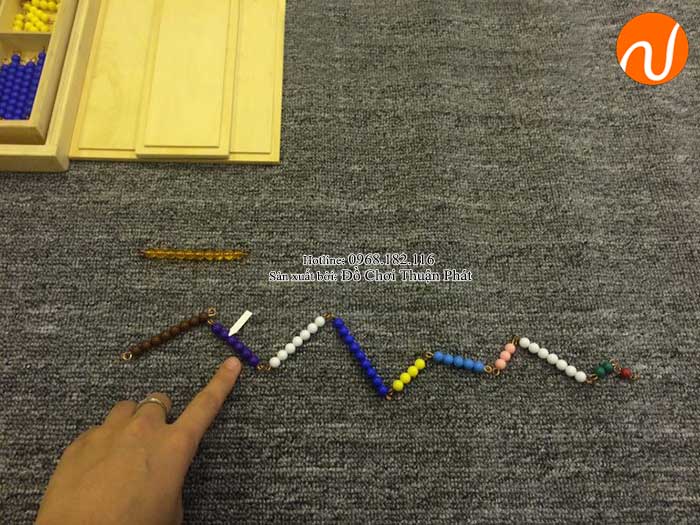 Hướng dẫn sử dụng giáo cụ Montessori khay hạt cườm với trò chơi xếp hình con rắn-4