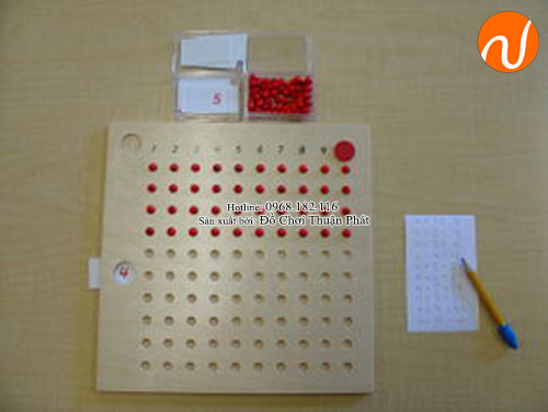 Hướng dẫn sử dụng giáo cụ Montessori bảng phép tính nhân bằng hạt-4