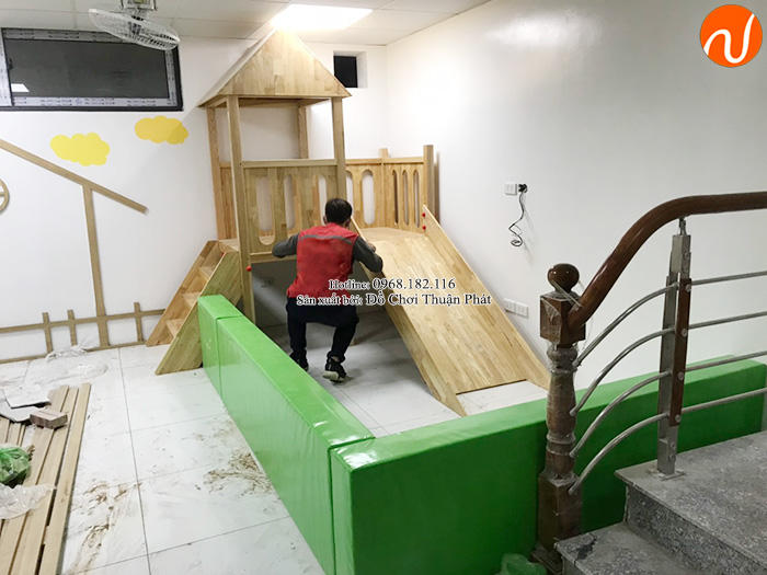 Lắp đặt cầu trượt liên hoàn bằng gỗ trong nhà cho khách hàng tại Hà Nội