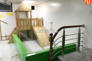 Lắp đặt cầu trượt liên hoàn bằng gỗ trong nhà cho khách hàng tại Hà Nội