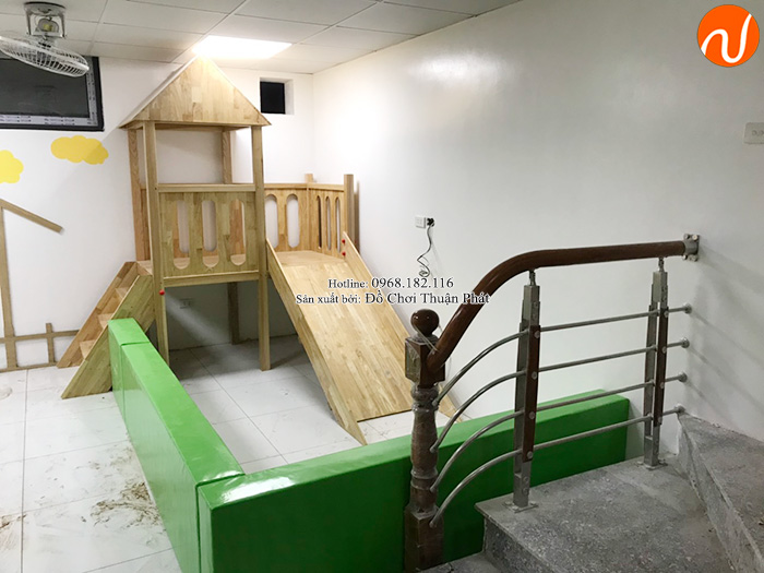 Lắp đặt cầu trượt liên hoàn bằng gỗ trong nhà cho khách hàng tại Hà Nội