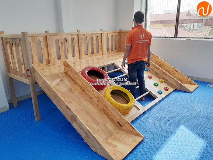 Lắp đặt cầu trượt liên hoàn gỗ trong nhà cho khách hàng tại Hà Nội